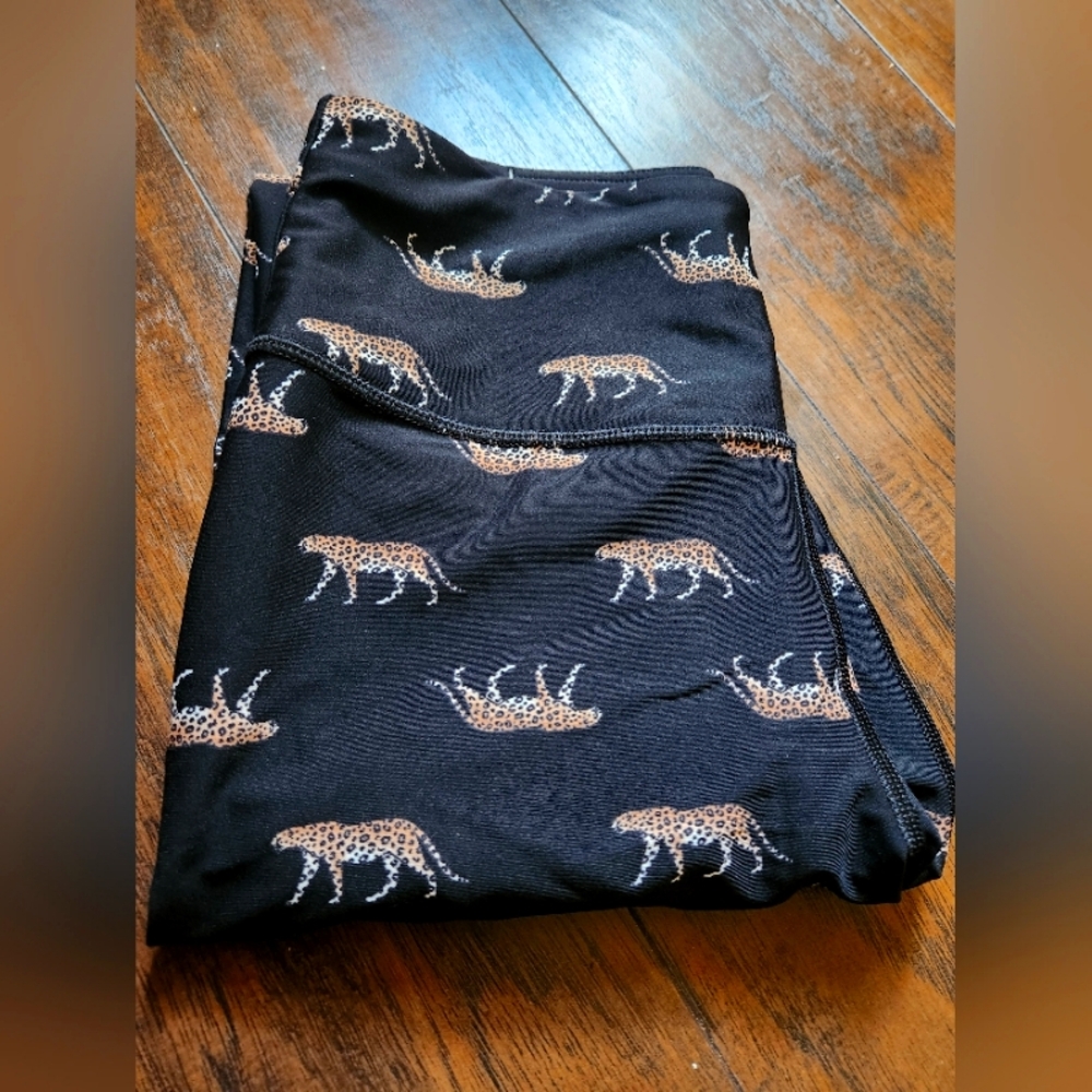 Victoria's Secret Leopard Black Leggings for Women